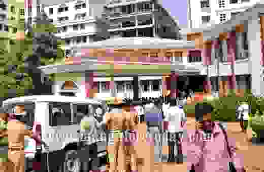 Protest outside Yenepoya Hospital opposing assault on doctor accused of sexual abuse
